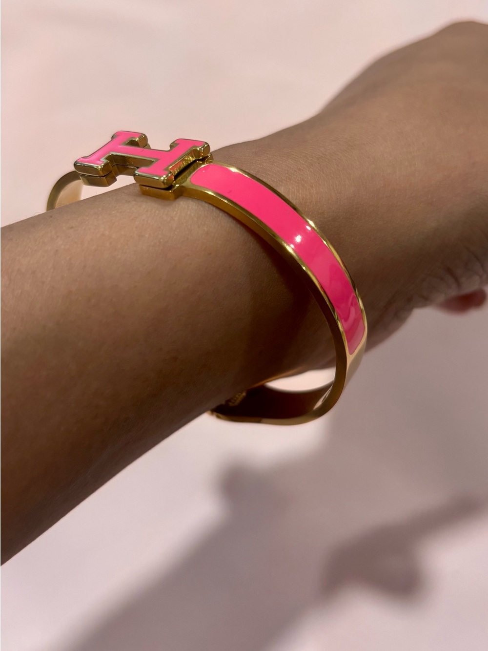 🩷Hot Pink🩷 Clasp Bangle Bracelet Size PM Small Luxury Designer Letter H - Picture 13 of 14
